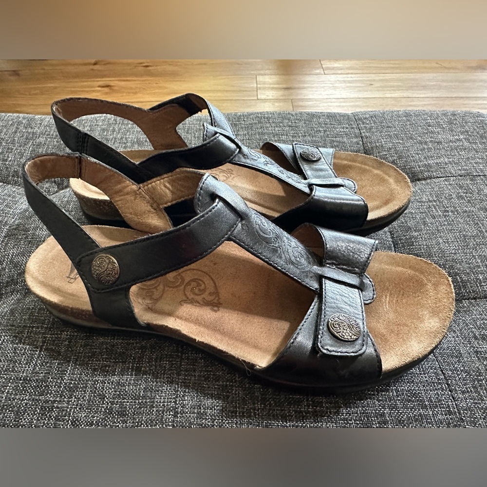 Dansko Latigo Black Sandals, Size 39, Leather, Velcro Fasteners, Lightly Worn